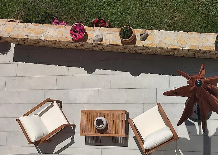 Πανσιόν Maella Garden